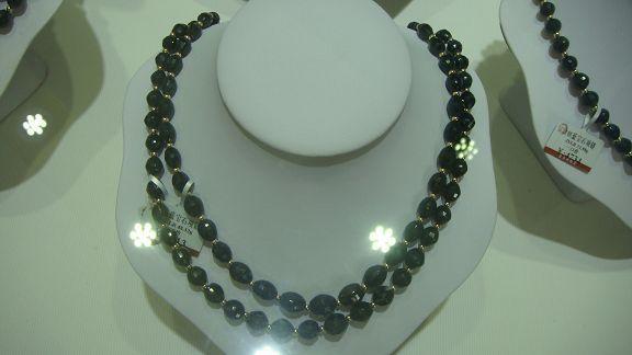 位于中国蓝宝石之乡--昌乐,是一家经营天然宝石,金银首饰制品的专业化